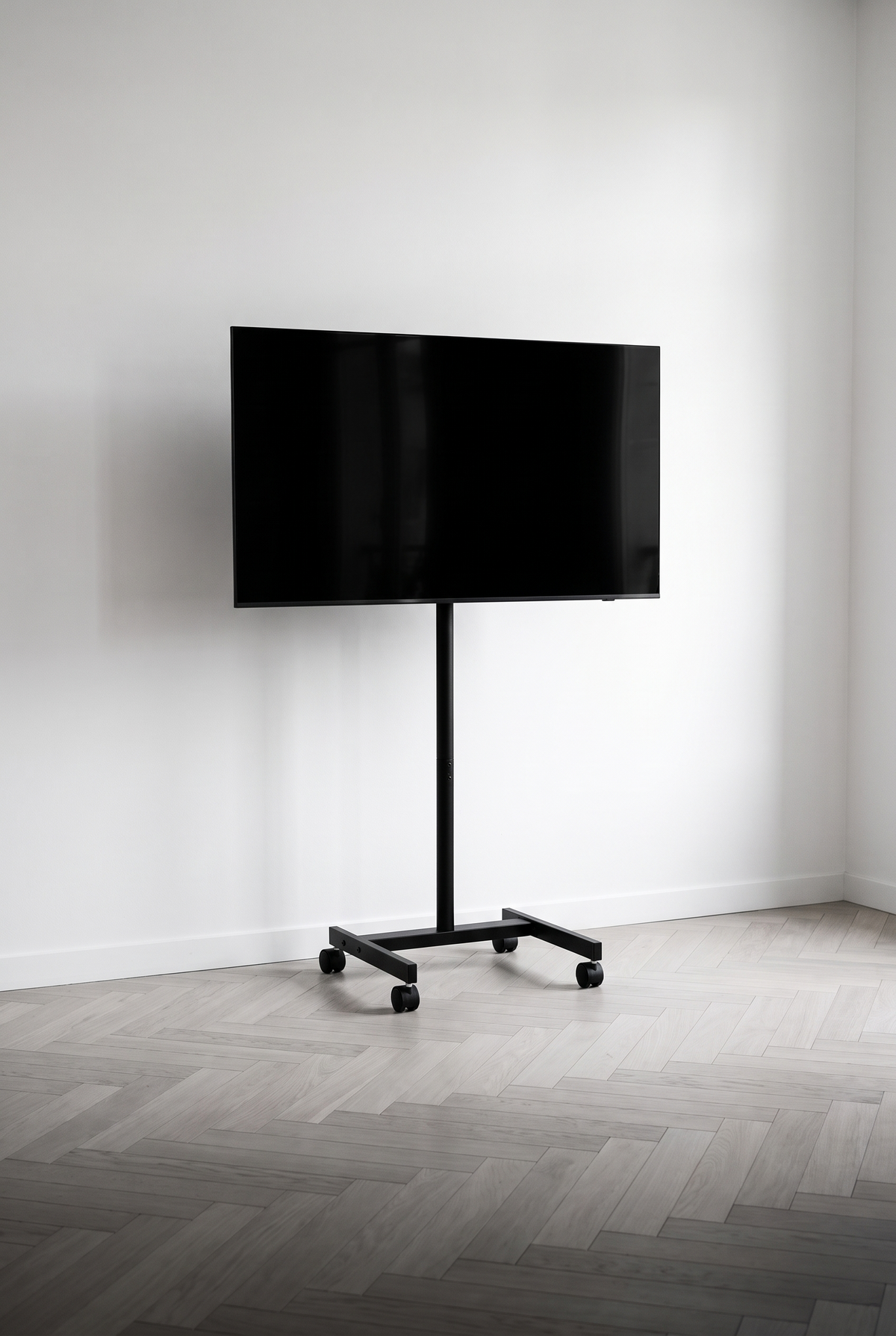 Téléviseur sur un pied à roulettes