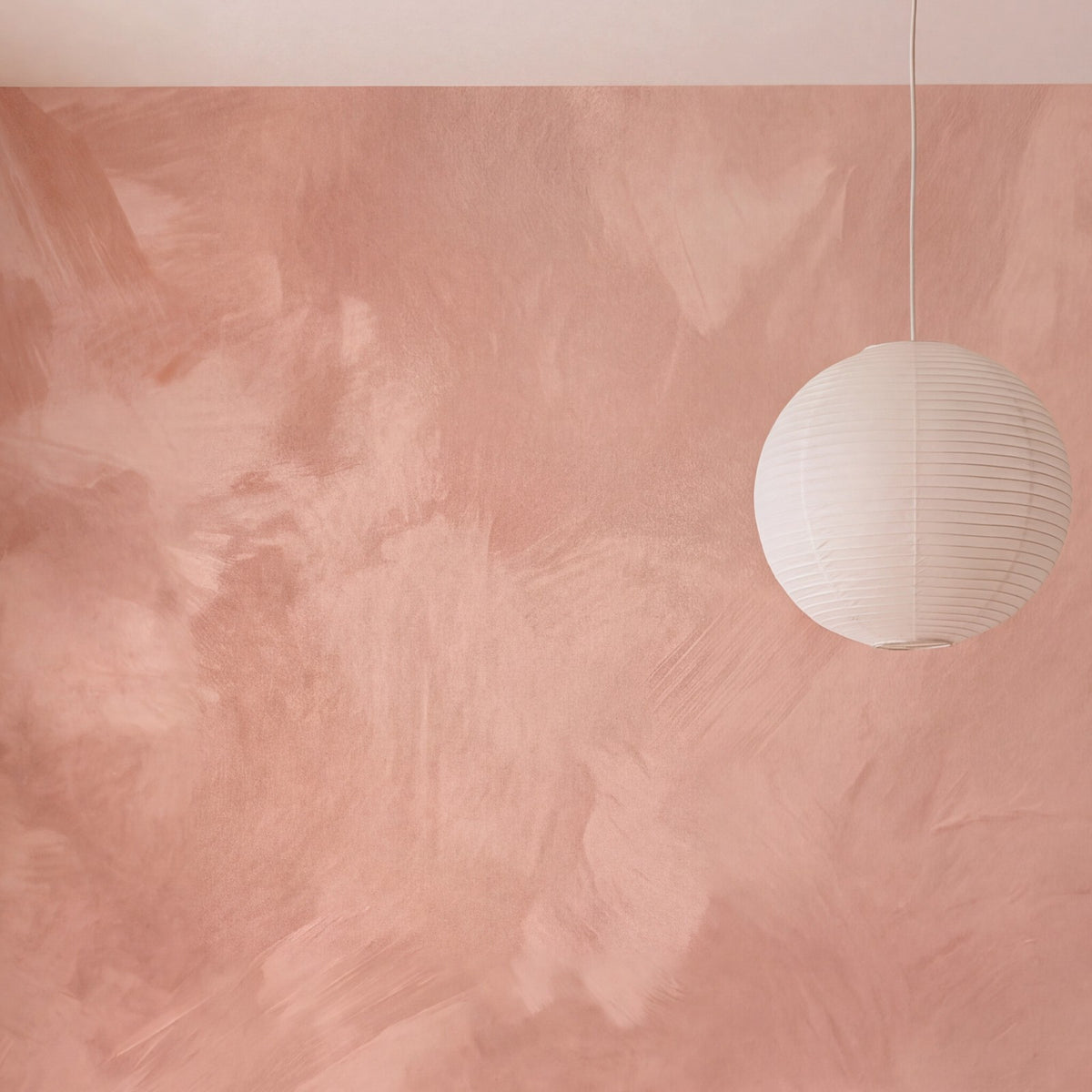 Papier peint Matière minérale terracotta posé, vu de plus près