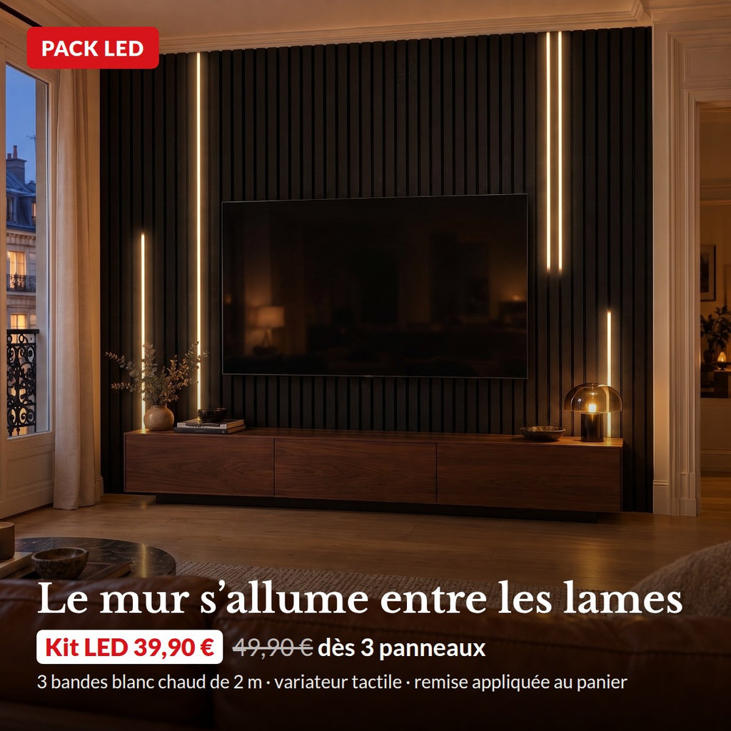 Pack LED : le kit LED à 39,90 € au lieu de 49,90 € dès 3 panneaux, mur de lames chêne teinté noir éclairé le soir