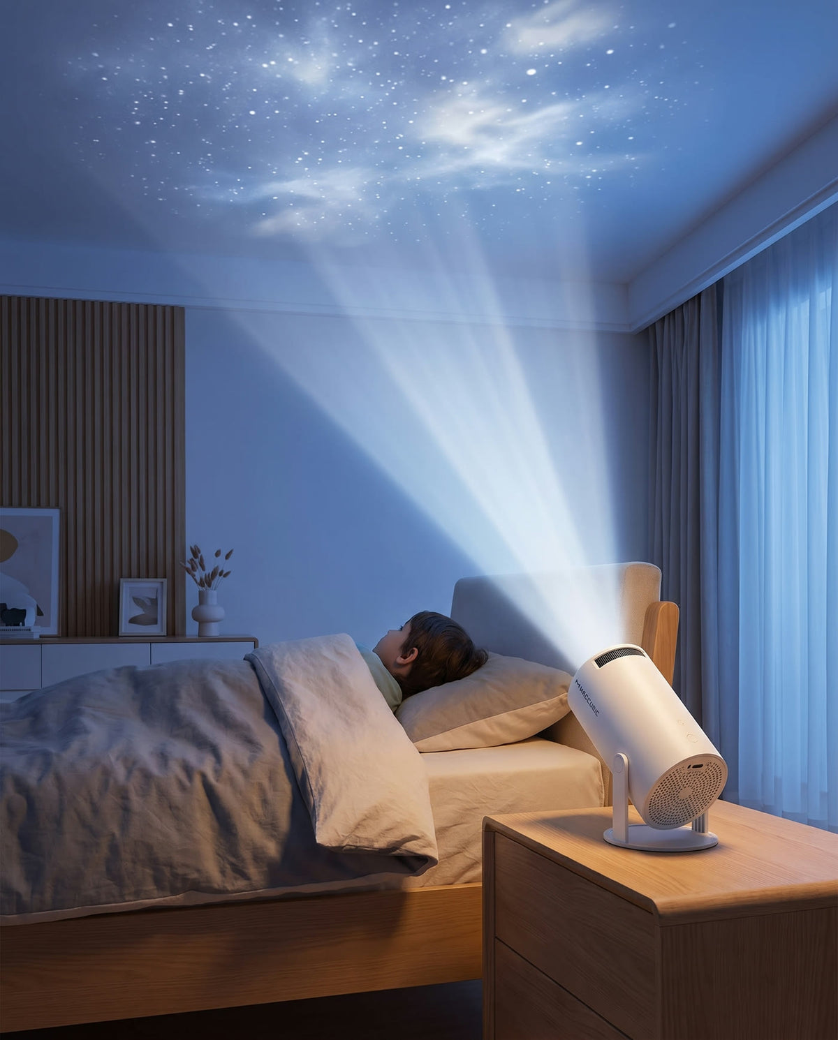 Vidéoprojecteur orienté vers le plafond d'une chambre d'enfant
